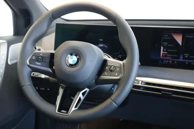 BMW iX (2026) thumbnail 11
