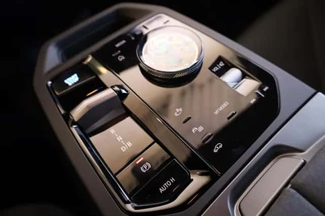 BMW iX (2026) thumbnail 22