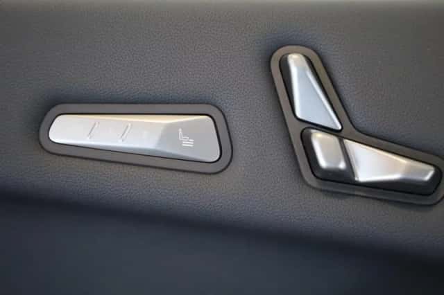 BMW iX (2026) thumbnail 25