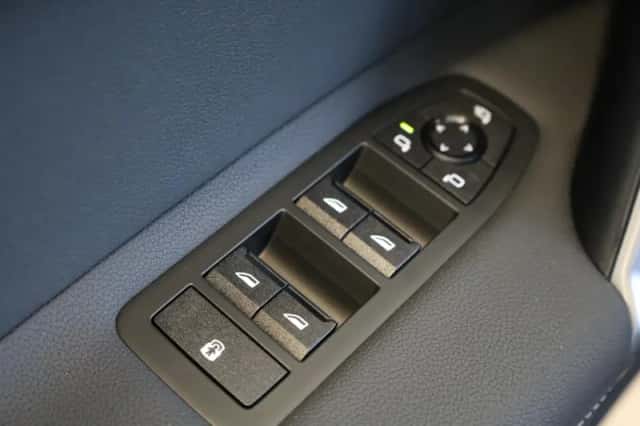 BMW iX (2026) thumbnail 26