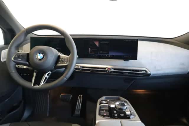BMW iX (2026) thumbnail 10