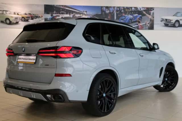 BMW X5 (2024) thumbnail 2