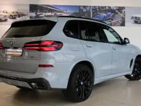 BMW X5 (2024) thumbnail 2