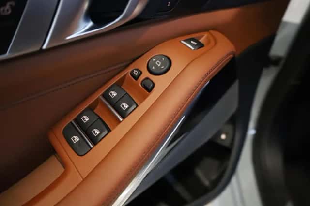 BMW X5 (2024) thumbnail 24