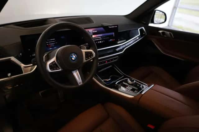 BMW X5 (2024) thumbnail 8