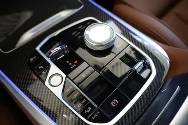 BMW X5 (2025) thumbnail 24