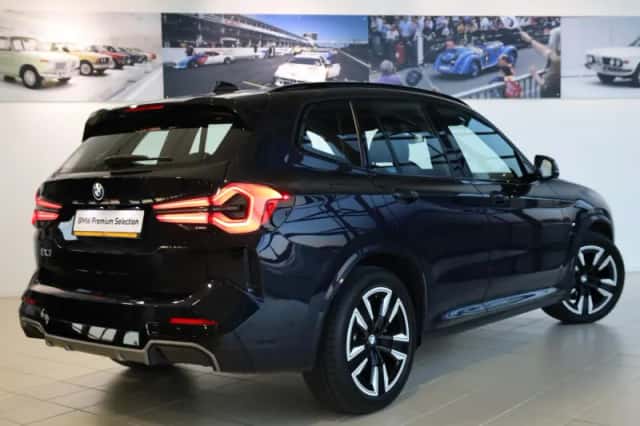 BMW iX3 (2022) thumbnail 2