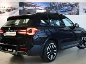 BMW iX3 (2022) thumbnail 2