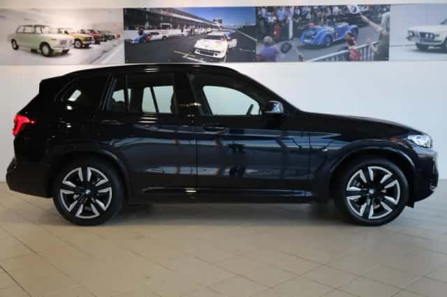 BMW iX3 (2022) thumbnail 3
