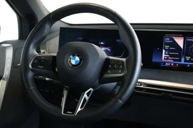 BMW iX (2025) thumbnail 12