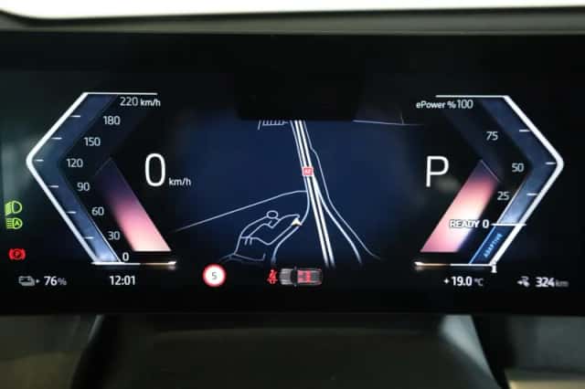 BMW iX (2025) thumbnail 13