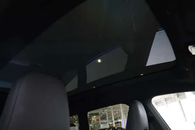 BMW iX (2025) thumbnail 32