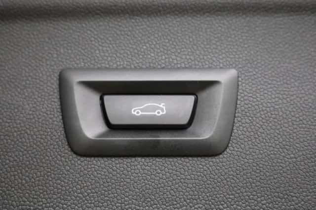 BMW iX (2025) thumbnail 33