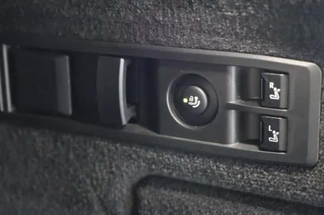 BMW iX (2025) thumbnail 34
