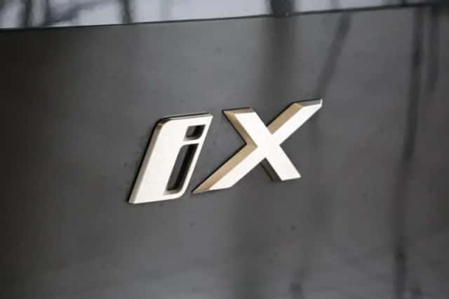 BMW iX (2025) thumbnail 36