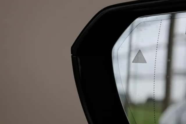 BMW iX (2025) thumbnail 38