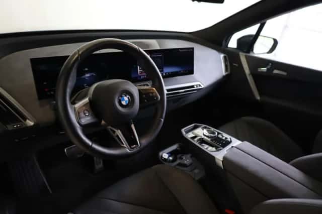BMW iX (2025) thumbnail 8