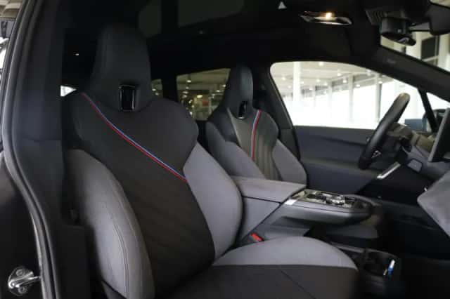 BMW iX (2025) thumbnail 9