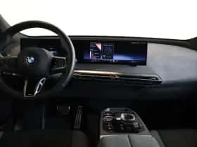 BMW iX (2025) thumbnail 10
