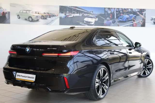 BMW i7 (2025) thumbnail 2