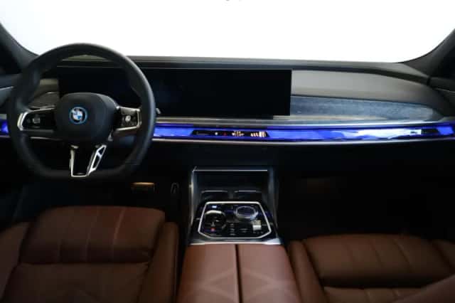 BMW i7 (2025) thumbnail 11