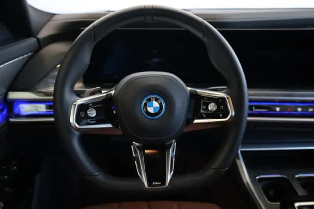 BMW i7 (2025) thumbnail 12