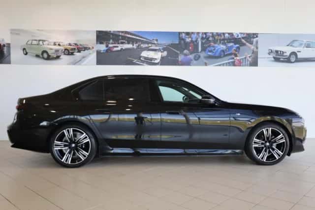 BMW i7 (2025) thumbnail 3