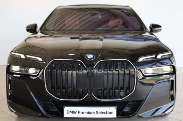 BMW i7 (2025) thumbnail 5