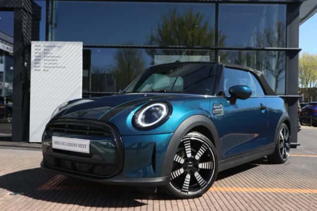 MINI Cabrio Cooper (2023) thumbnail 2