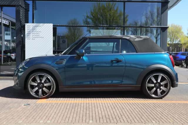 MINI Cabrio Cooper (2023) thumbnail 11