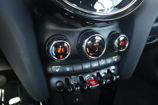 MINI Cabrio Cooper (2023) thumbnail 16