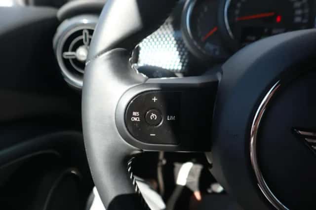 MINI Cabrio Cooper (2023) thumbnail 18