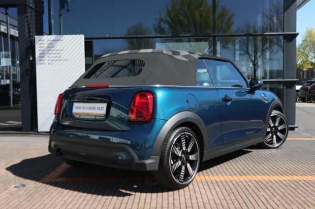 MINI Cabrio Cooper (2023) thumbnail 3