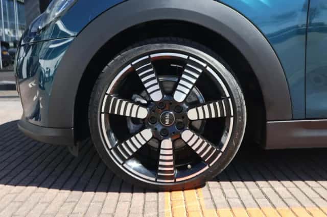 MINI Cabrio Cooper (2023) thumbnail 7