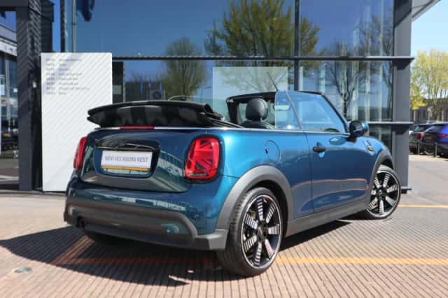 MINI Cabrio Cooper (2023) thumbnail 4
