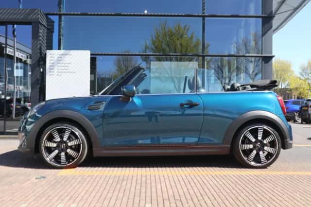 MINI Cabrio Cooper (2023) thumbnail 6