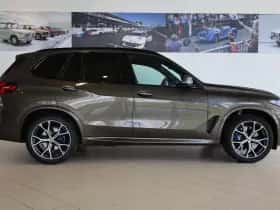 BMW X5 (2025) thumbnail 3