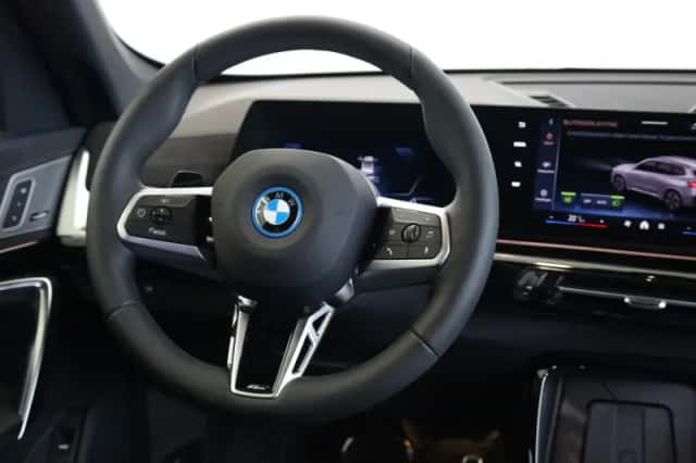 BMW iX1 (2026) thumbnail 12