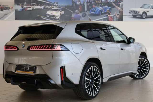 BMW iX3 (2026) thumbnail 2
