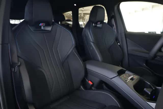 BMW iX3 (2026) thumbnail 9