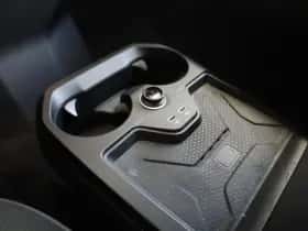 BMW iX (2024) thumbnail 23