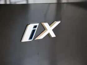 BMW iX (2024) thumbnail 32