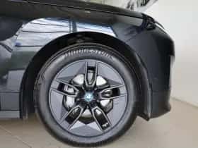 BMW iX (2024) thumbnail 6