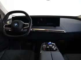 BMW iX (2024) thumbnail 10