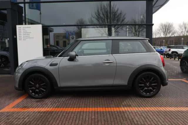 MINI One (2022) thumbnail 4