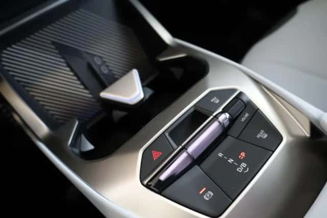 BMW iX3 (2026) thumbnail 23