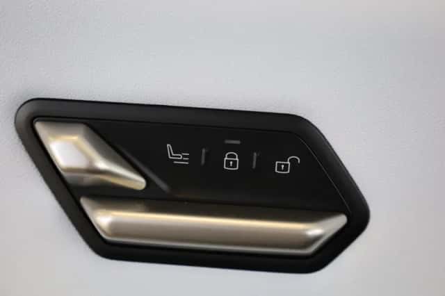 BMW iX3 (2026) thumbnail 25