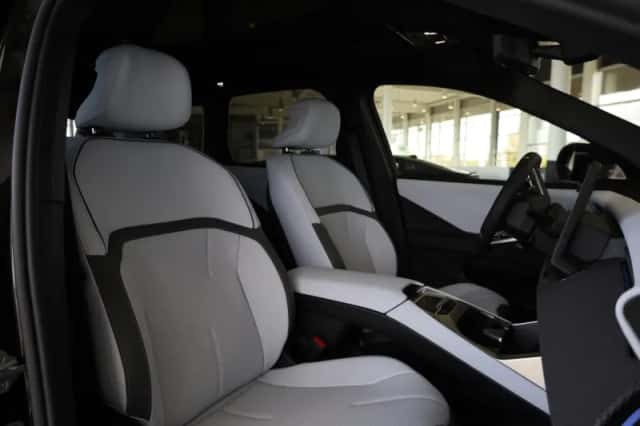 BMW iX3 (2026) thumbnail 9