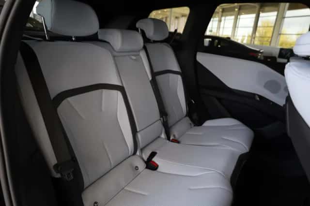 BMW iX3 (2026) thumbnail 10