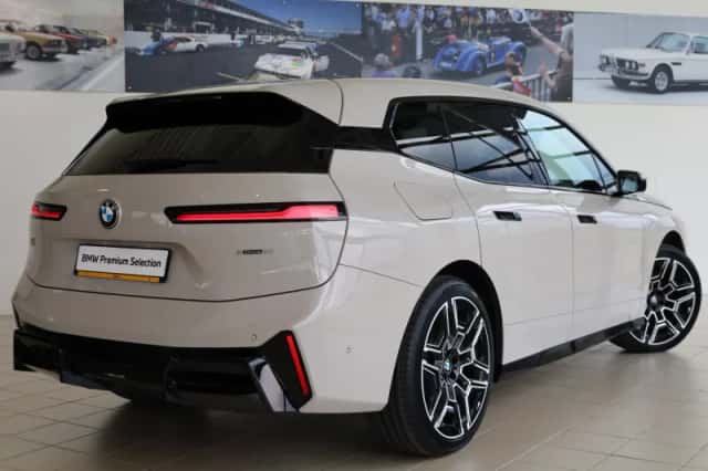 BMW iX (2025) thumbnail 2